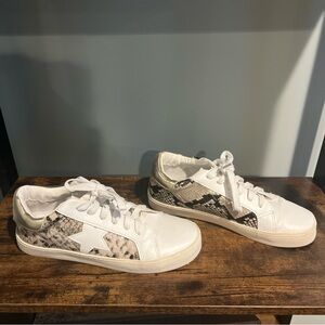 Madden Girl White and Snake Print Sneakers with Star Accent size 8 Women’s